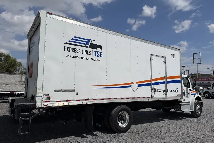 Caja seca rotulada de TSG Express Lines